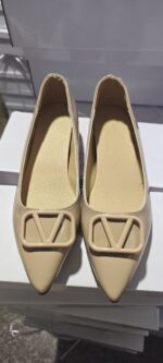 Nude Square Buckle / 42