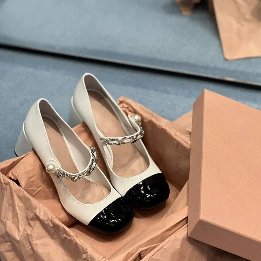 O1CN015YMGjP1yZeMCBQe0y_2220360336593-0-cib.jpg French Chic Summer 2025 Square Toe Mary Jane Shoes Black and White Color Block Retro Style - Image 1