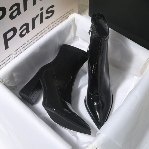 Color / Model: Black Glossy / Size: 35