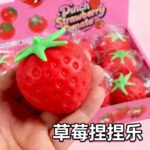 Simulated Large Strawberry Squeeze Toy Stress Relief TPR Fluid Strawberry Squeeze Decompression Artifact