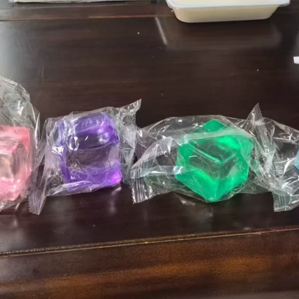 5cm Aurora Ice Cube Pink