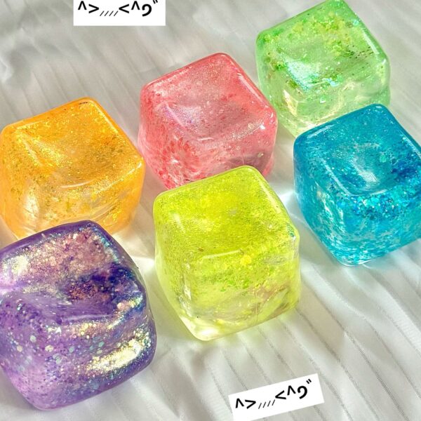 5.5cm Aurora Ice Cube Maltose Squeeze Toy with Gold Powder, Decompression Toy, Shapeable Maltose Squeeze