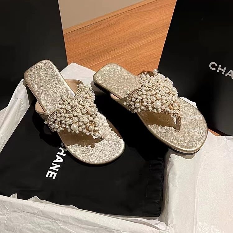 O1CN01p4MxRr1gLIqCsapk5_2218623524125-0-cib.jpg Cooling Slippers with Pearl Design, New Toe Separator Thong Sandals for Women, Bohemian Beach Flip Flops - Image 1