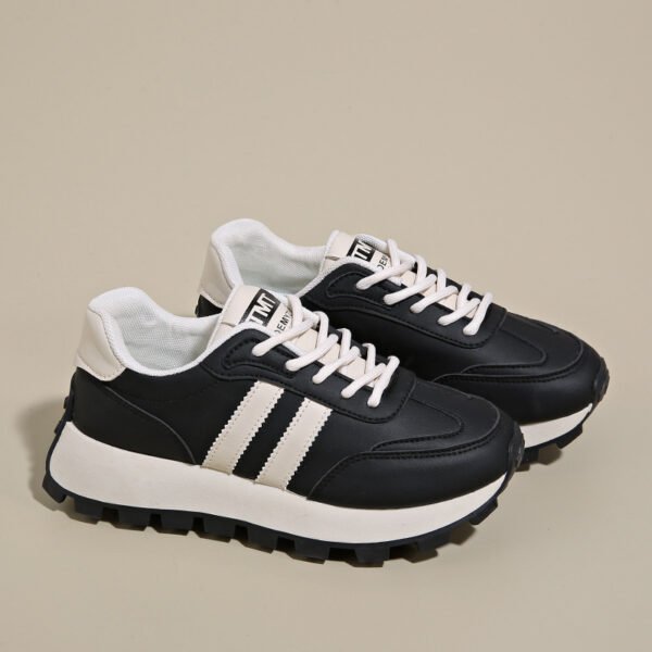 Color / Model: FD6688 Black / Size: 35