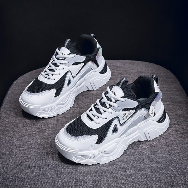 Color / Model: CK802 White Black / Size: 35