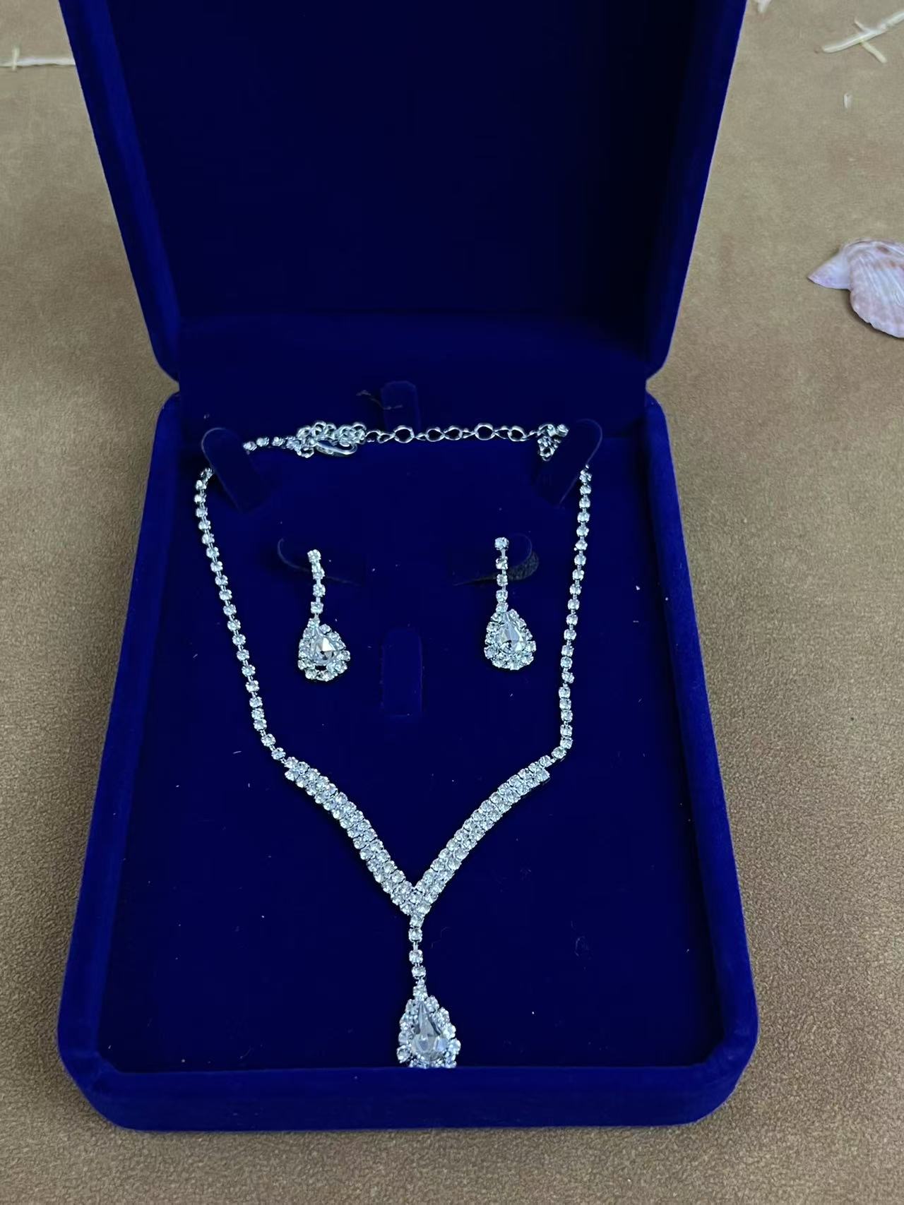 SKN1007-01 Luxury Necklace and Earrings Set Z651 - Image 1
