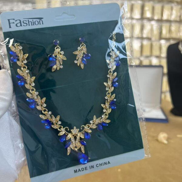 Luxury Necklace and Earrings Set Z654