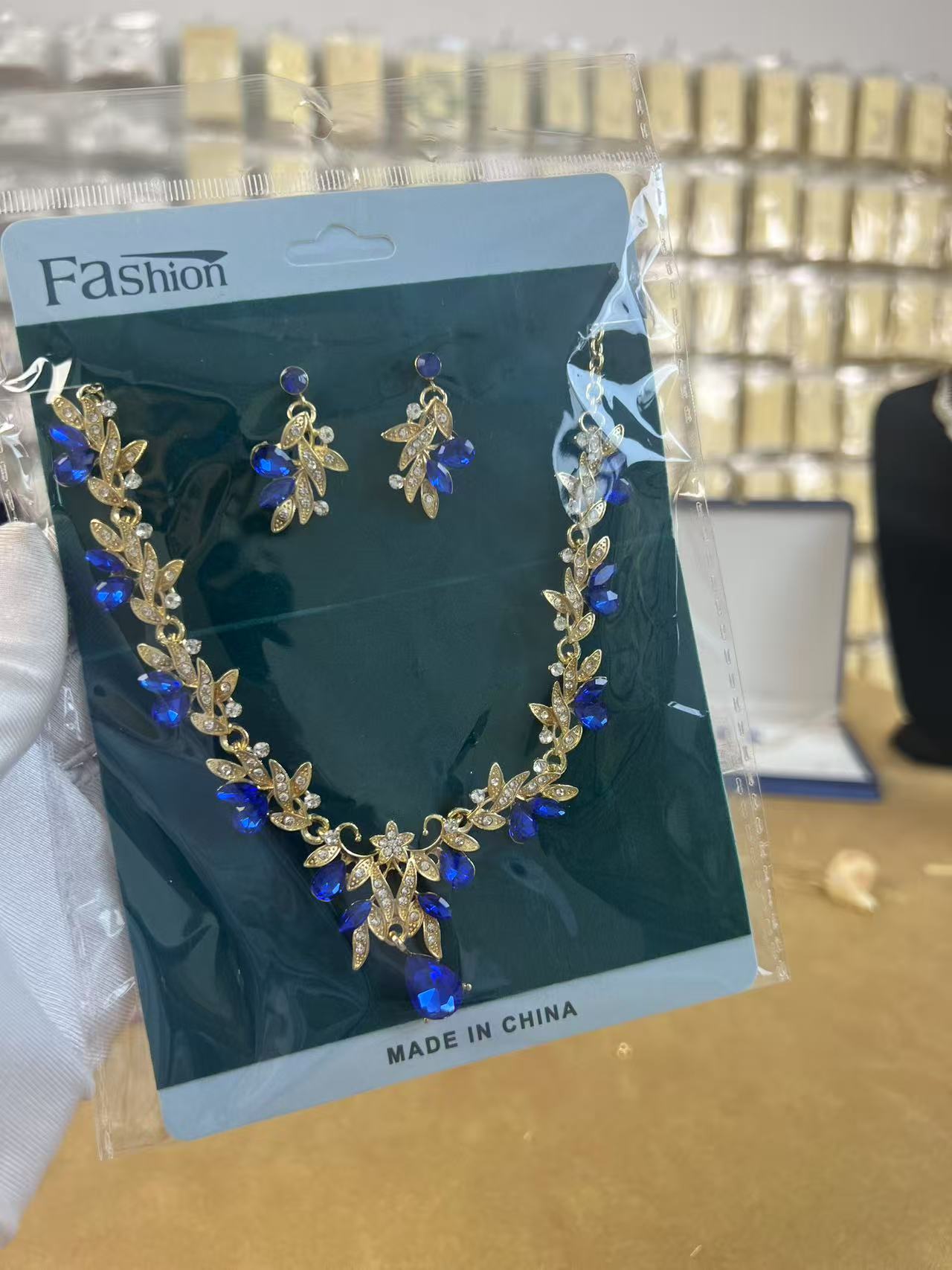 SKN1010-01 Luxury Necklace and Earrings Set Z654 - Image 1