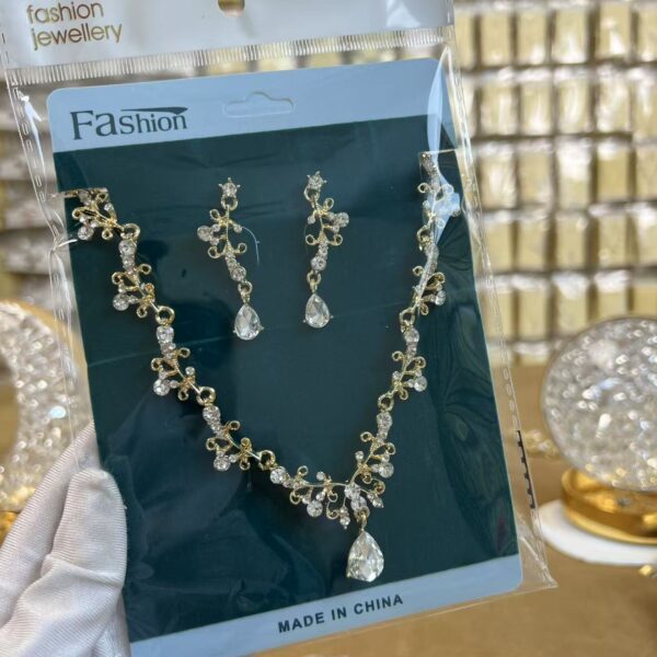 Luxury Necklace and Earrings Set Z661