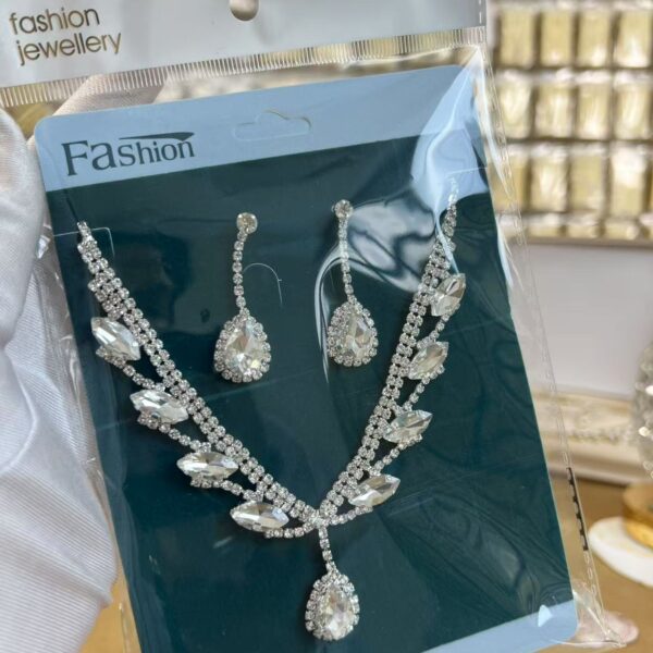 Luxury Necklace and Earrings Set Z662