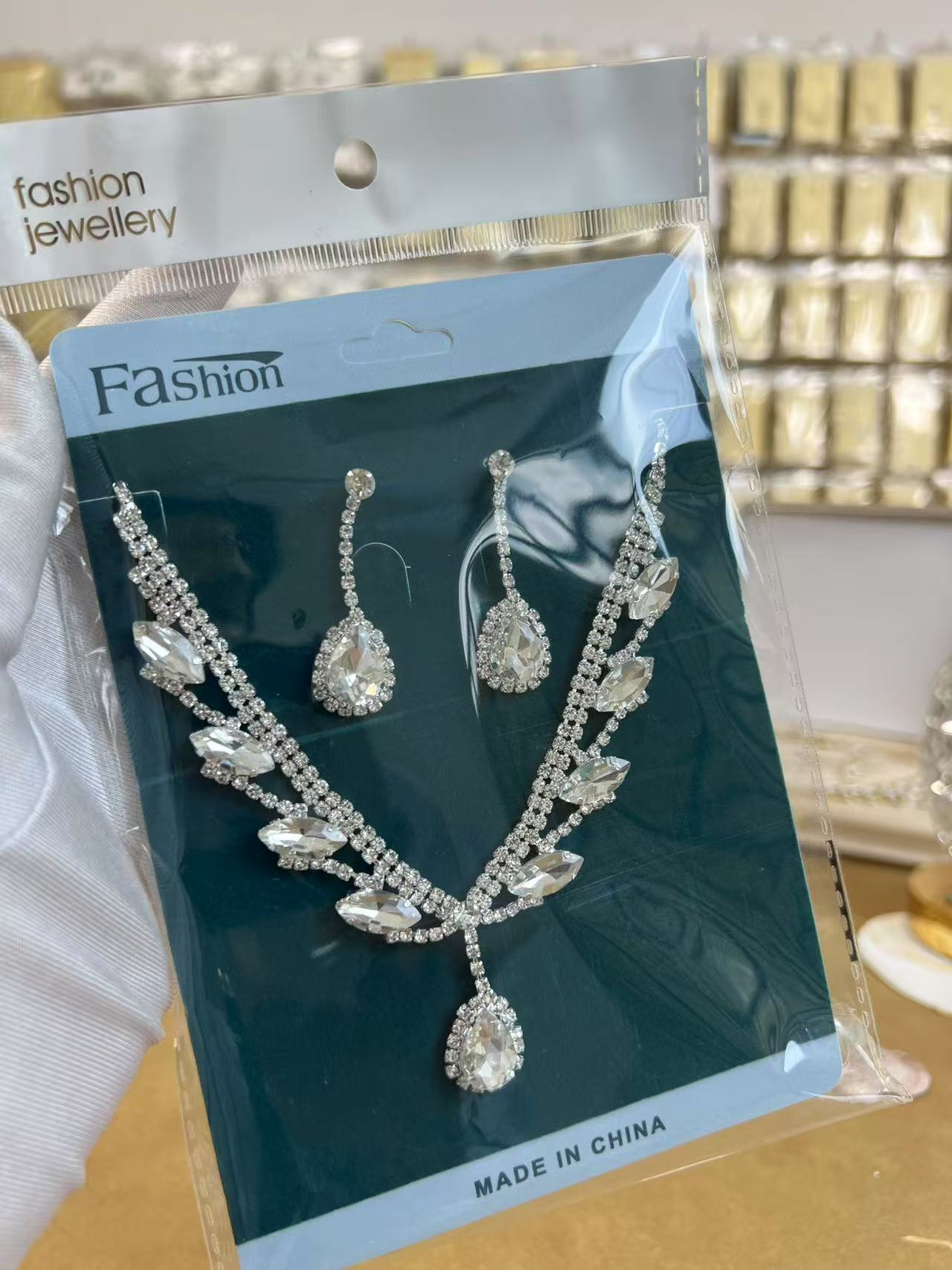 SKN1018-01 Luxury Necklace and Earrings Set Z662 - Image 1