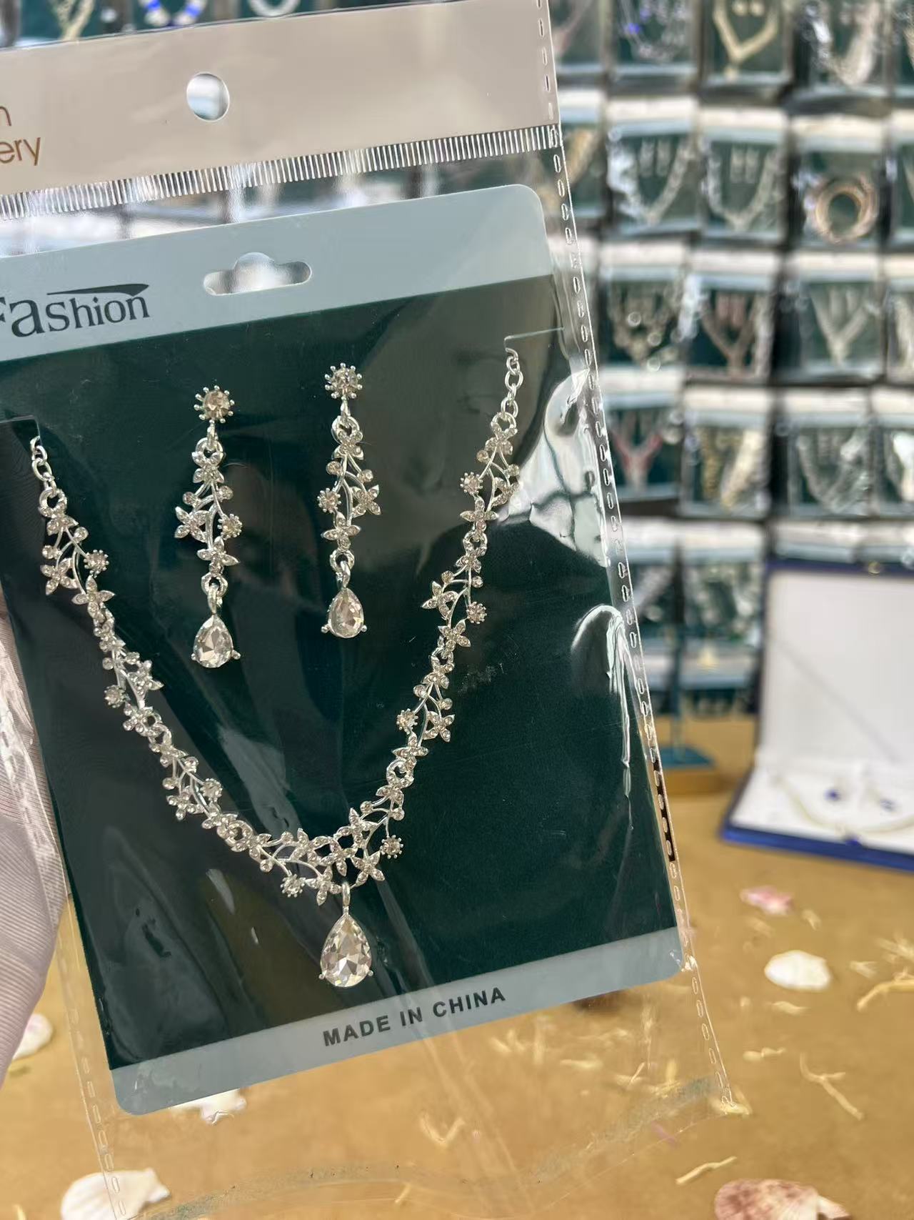 SKN1026-01 Luxury Necklace and Earrings Set Z670 - Image 1