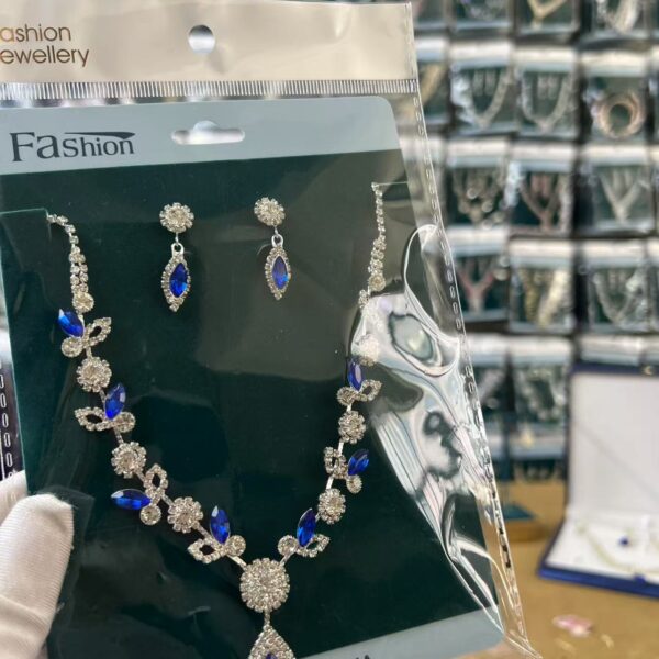 Luxury Necklace and Earrings Set Z671