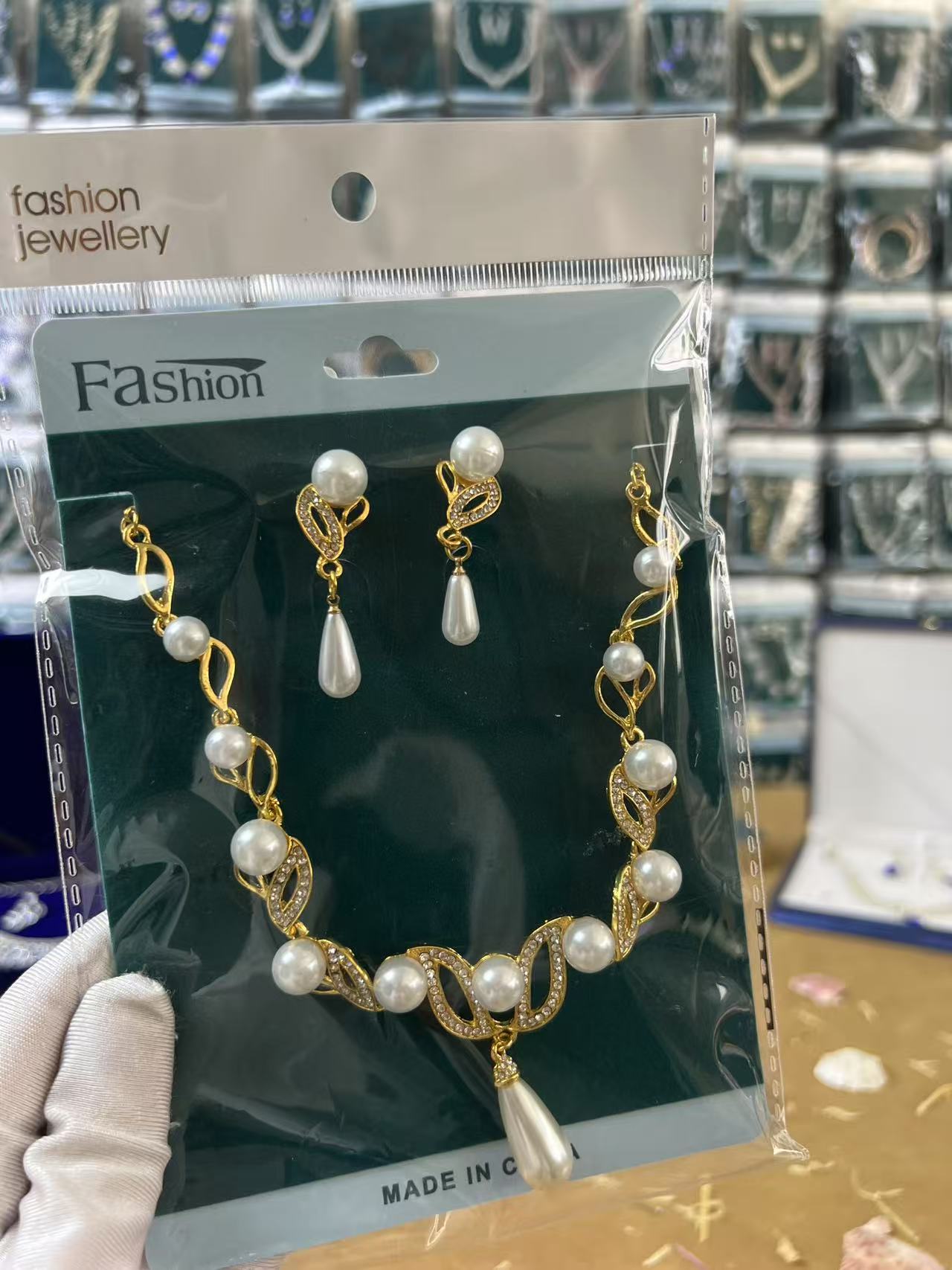 SKN1028-01 Luxury Necklace and Earrings Set Z672 - Image 1