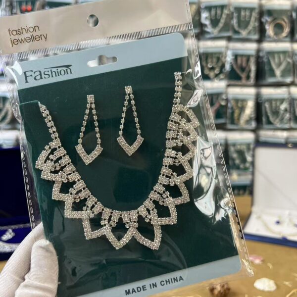 Luxury Necklace and Earrings Set Z673
