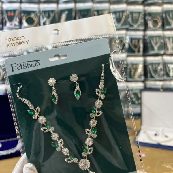 Luxury Necklace and Earrings Set Z681