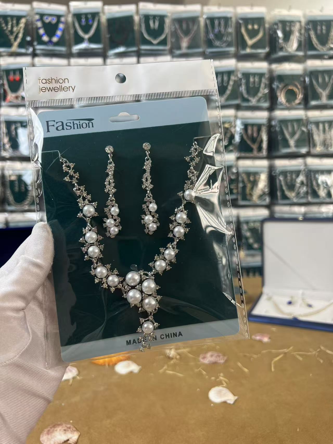 SKN1043-01 Luxury Necklace and Earrings Set Z687 - Image 1