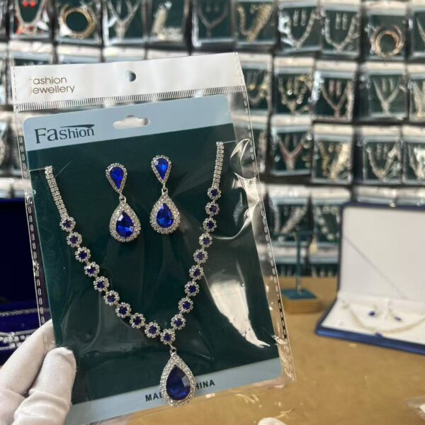 Luxury Necklace and Earrings Set Z692