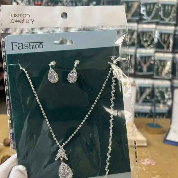 Luxury Necklace, Earrings and Bracelet Set Z695