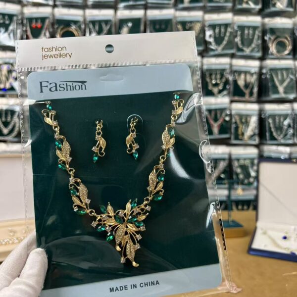 Luxury Necklace and Earrings Set Z697