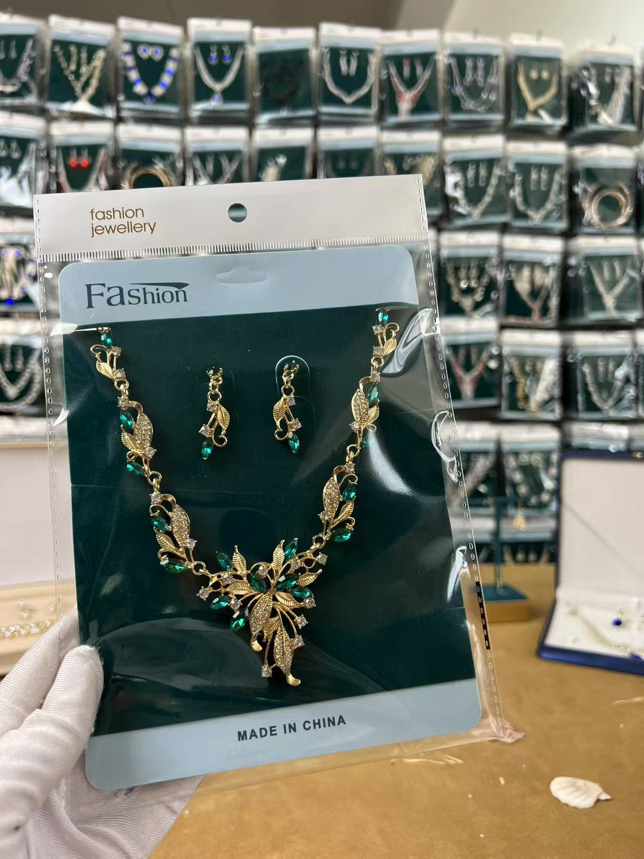 SKN1053-01 Luxury Necklace and Earrings Set Z697 - Image 1