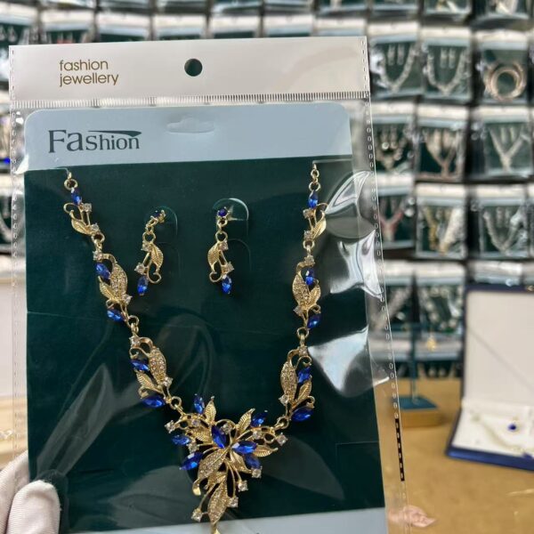 Luxury Necklace and Earrings Set Z698