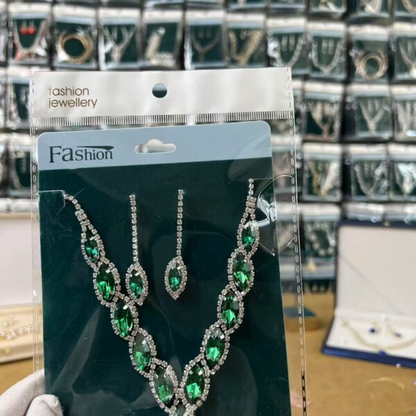 Luxury Necklace and Earrings Set Z699