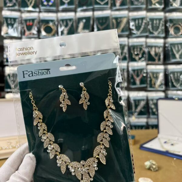 Luxury Necklace and Earrings Set Z704