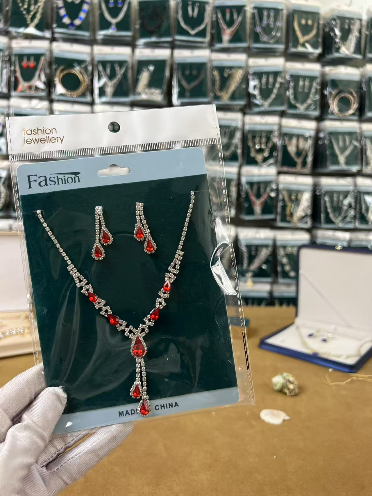 SKN1064-01 Luxury Necklace and Earrings Set Z708 - Image 1