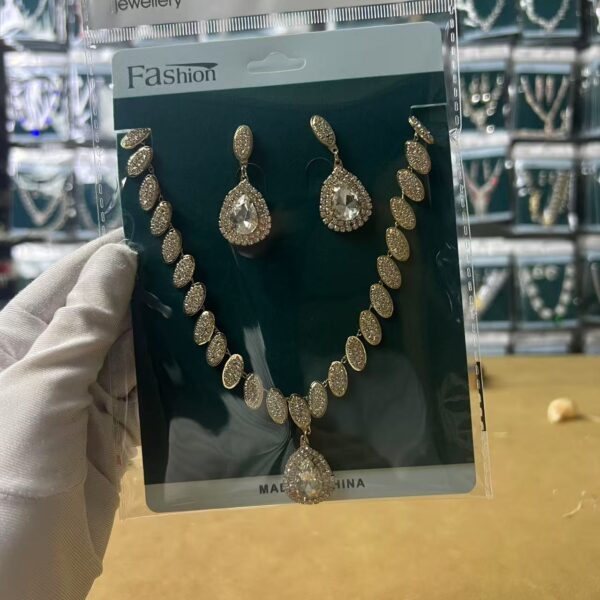Luxury Necklace, Earrings and Bracelet Set Z748