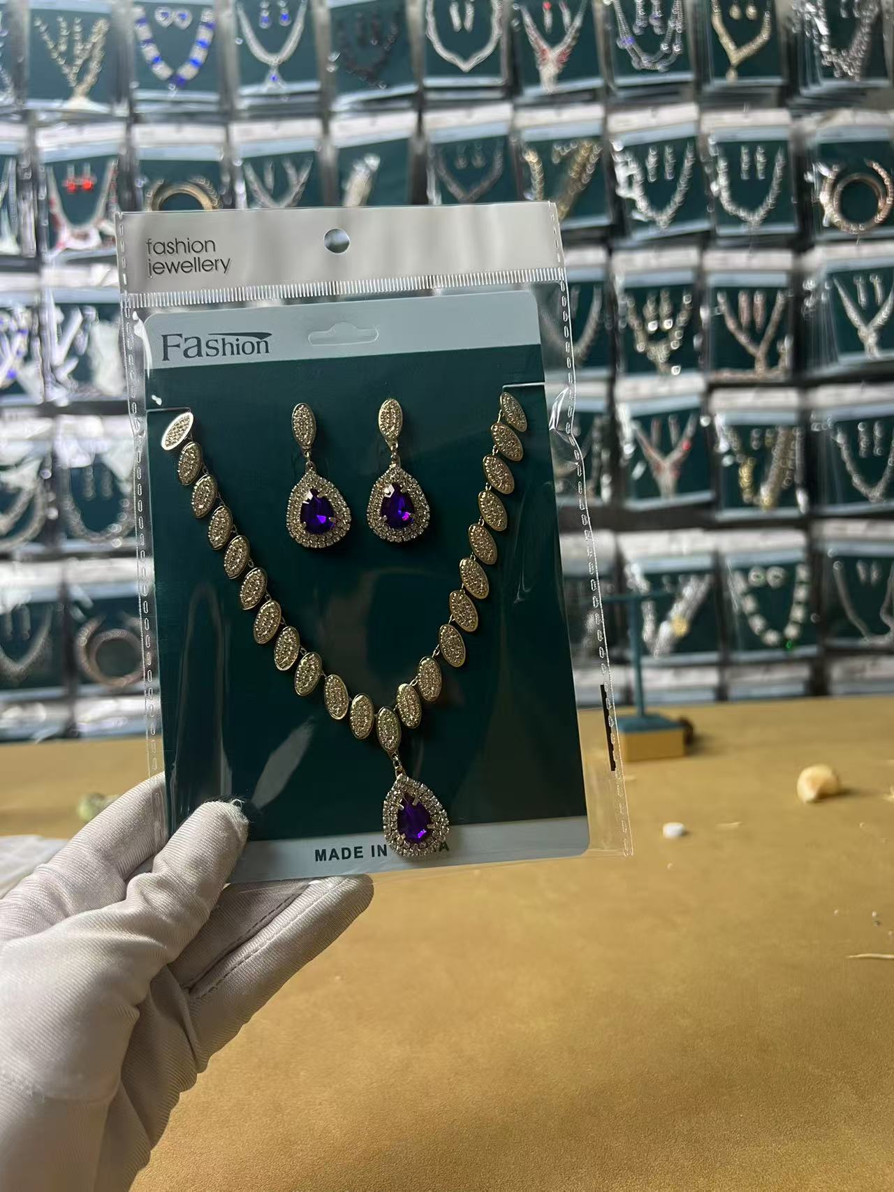 SKN1105-01 Luxury Necklace and Earrings Set Z749 - Image 1