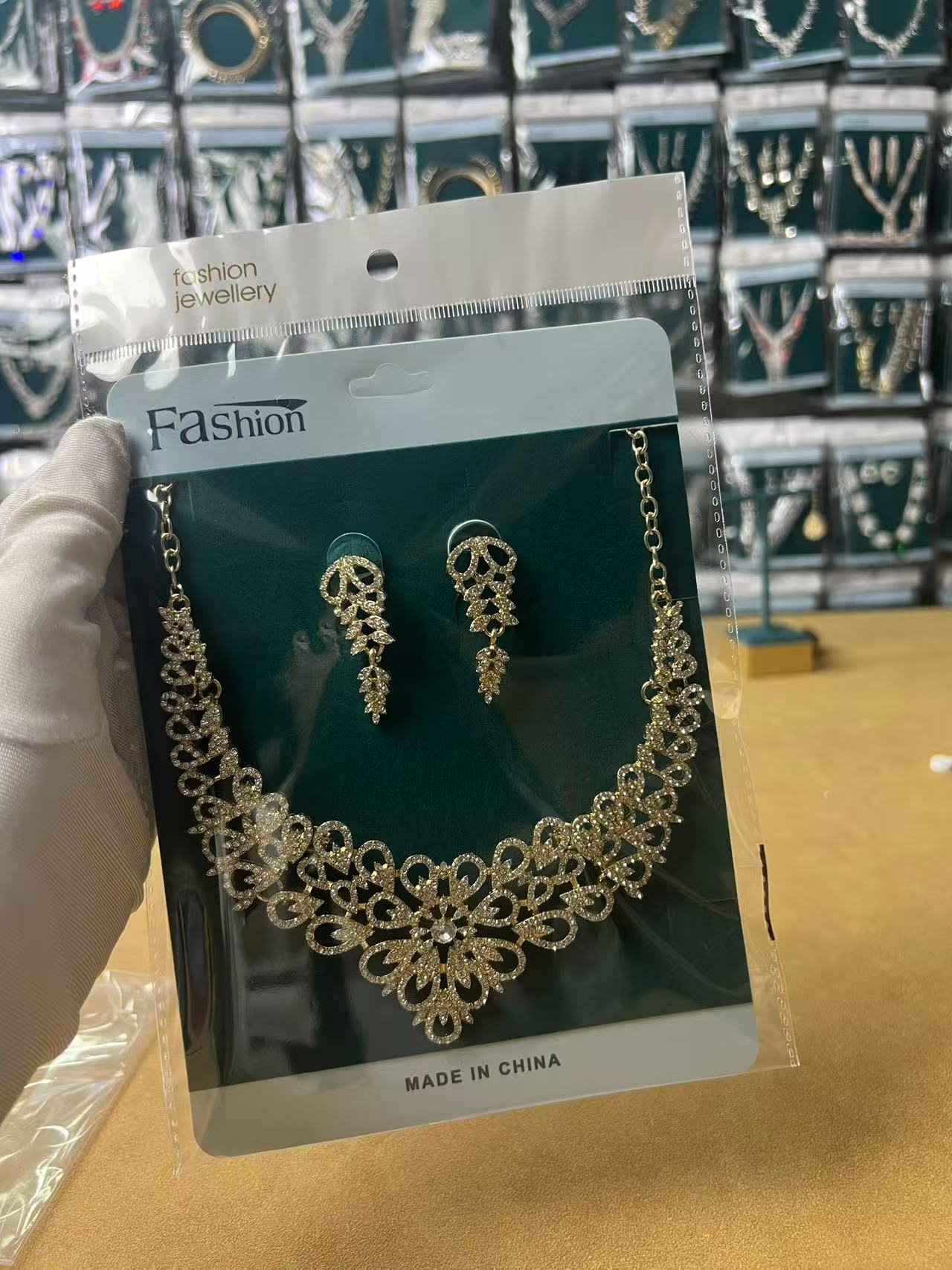 SKN1107-01 Luxury Necklace and Earrings Set Z751 - Image 1