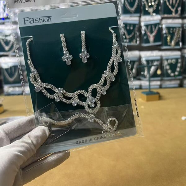 Luxury Necklace, Earrings and Bracelet Set Z756