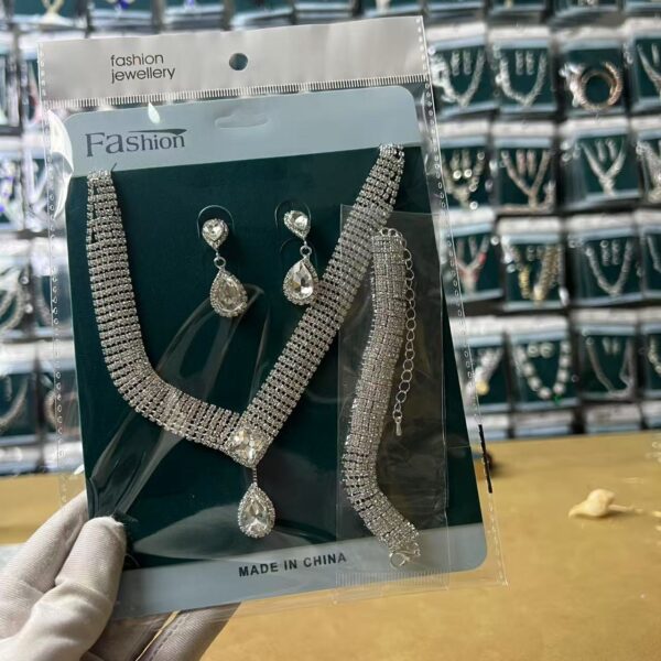 Luxury Necklace, Earrings and Bracelet Set Z758