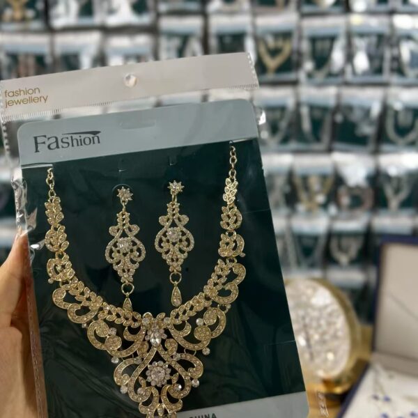 Luxury Necklace and Earrings Set Z624