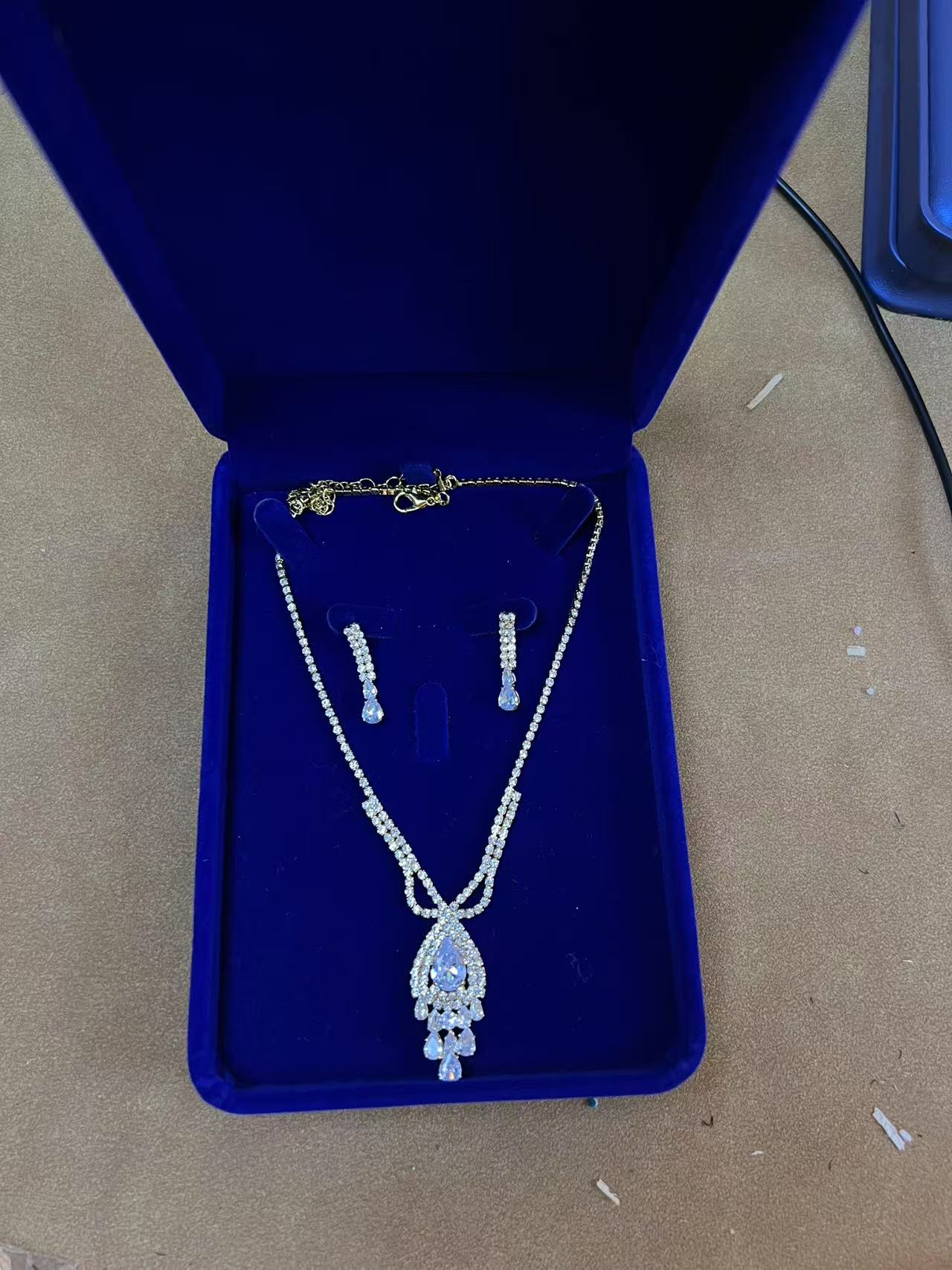 SKN994-01 Luxury Necklace and Earrings Set Z638 - Image 1