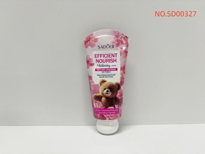HB4069-sadoer-cherry-blossom-moisturizing-hand-cream-little-bear-sakura-forei.jpeg SADOER Cherry Blossom Moisturizing Hand Cream (Little Bear Sakura) 60g - Image 1