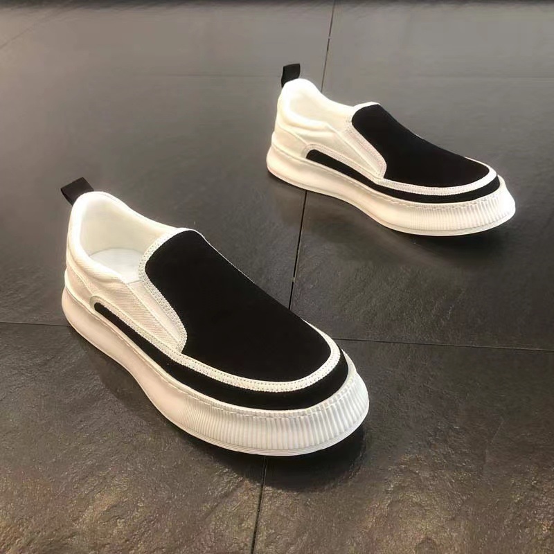 Black / 44 Black / 44