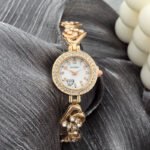 Women's Quartz Watch with Crystal Heart Bracelet - Image 6