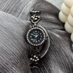 Women's Quartz Watch with Crystal Heart Bracelet - Image 7
