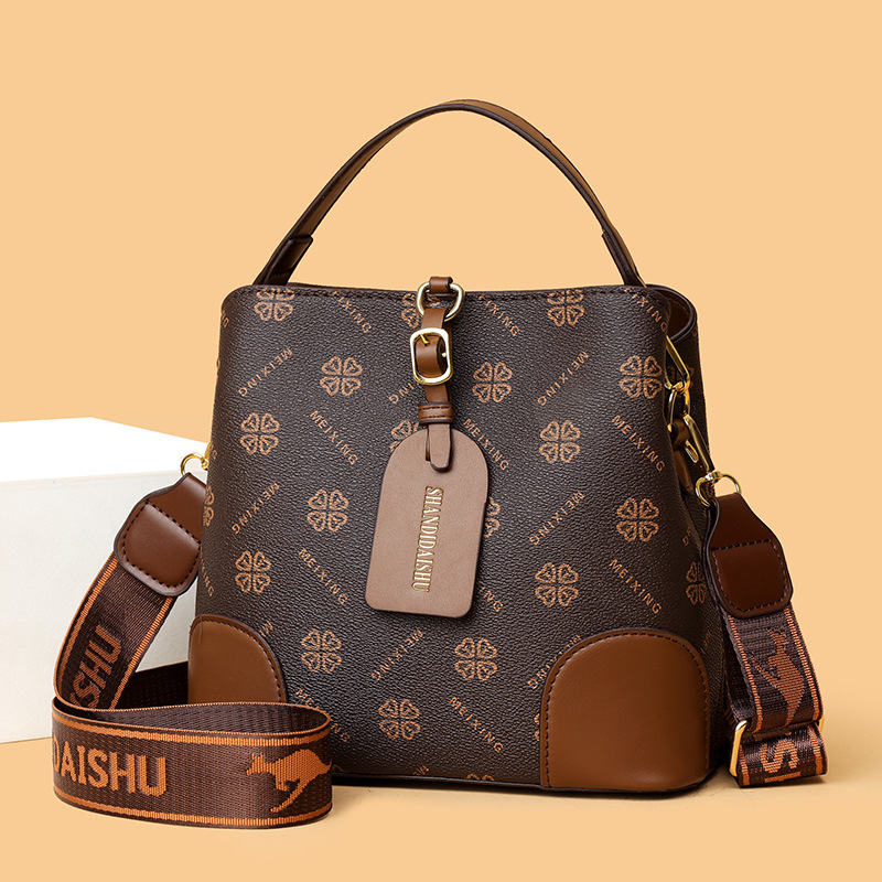O1CN01bx6wsN1QQJIorORLg_2214098651970-0-cib.jpg Vintage Printed Bucket Bag - Image 1