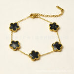 Four-Leaf Clover Shell Chain Bracelet - Image 4