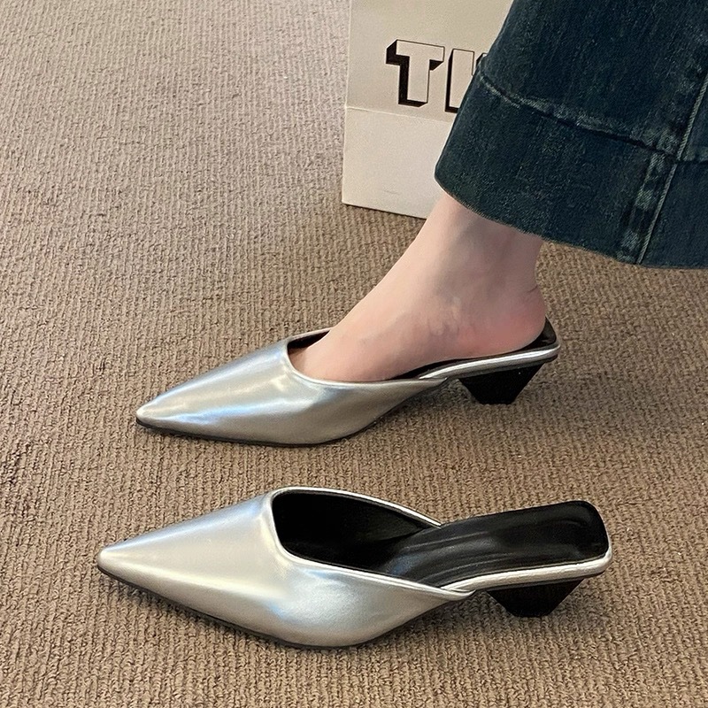 O1CN01R7Vhmh1TcAQeNHfqZ_2209799542402-0-cib.jpg Plus Size Pointed Toe Low Heel Sandals - Image 1