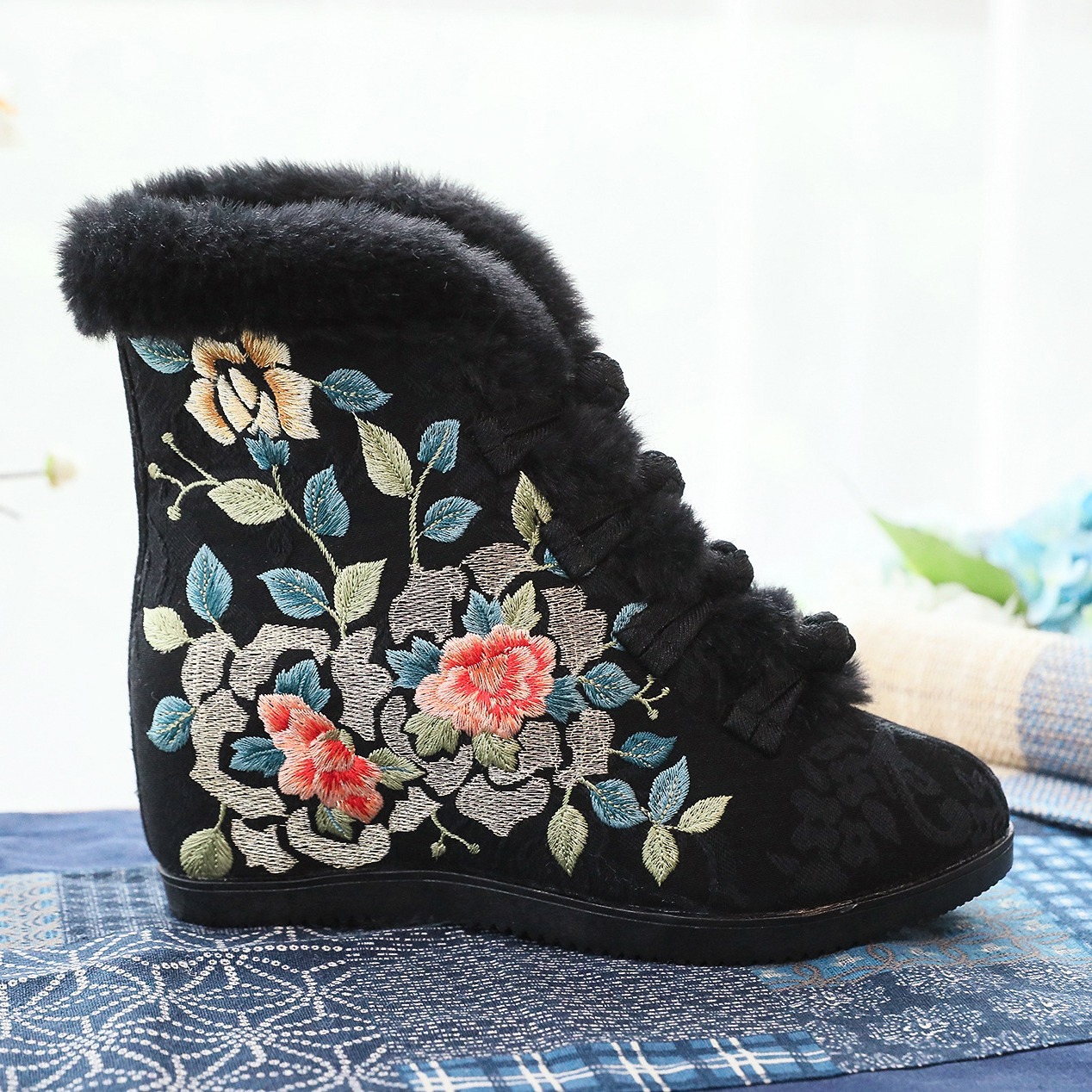 O1CN01XZjKNr1UcS7FyJ7Zp_3869952538-0-cib.jpg Women's Winter Quilted High-Heel Boots - Image 1