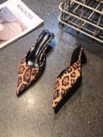 Plus Size Pointed Toe Low Heel Sandals - Image 8