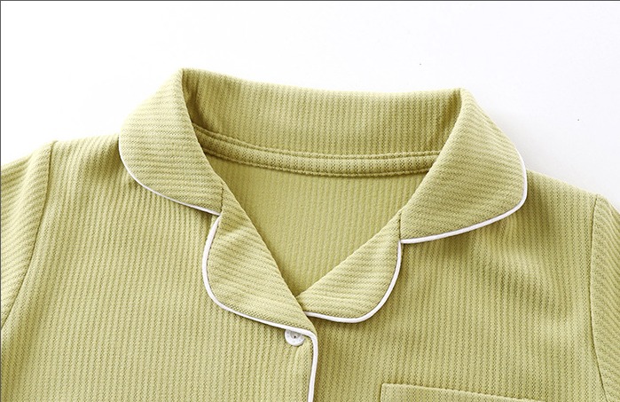 Collar close-up